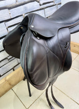 Load image into Gallery viewer, 17 1/2” MW Devoucoux Chiberta O Jump Saddle - Brown