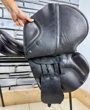 Load image into Gallery viewer, 17 1/2” MW Albion K2 Jump Saddle - Black