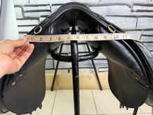 Load image into Gallery viewer, 16 1/2” XXW Geoffrey Gibson English Cob GP Saddle - Black