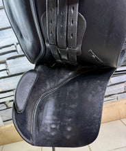 Load image into Gallery viewer, 17 1/2” Medium/Changeable Gullet Bates Caprilli GP Saddle - Black