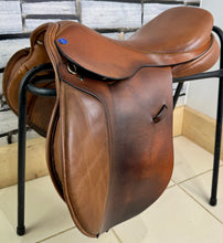 Load image into Gallery viewer, 17 1/2” XW-XXW Frank Baines Balance Zenith Jump Saddle - Tan