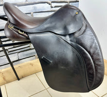 Load image into Gallery viewer, 16 1/2” MW Novus WH/VSD Saddle - Brown