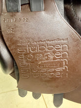 Load image into Gallery viewer, 17” 32/Wide Stubben Juventus Jump Saddle - Brown