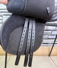 Load image into Gallery viewer, 17” XW/Changeable Gullet Wintec GP Saddle - Black