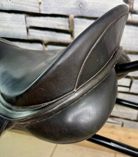 Load image into Gallery viewer, 17 1/2” Medium/Changeable Gullet Bates Caprilli GP Saddle - Black