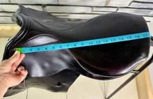 Load image into Gallery viewer, 17 1/2” Medium Lemetex ‘The Stylist’ Jump Saddle - Black