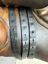 Load image into Gallery viewer, 17 1/2” MN (Fit 27) Stubben Siegfried CS Biomex Jump Saddle - Brown