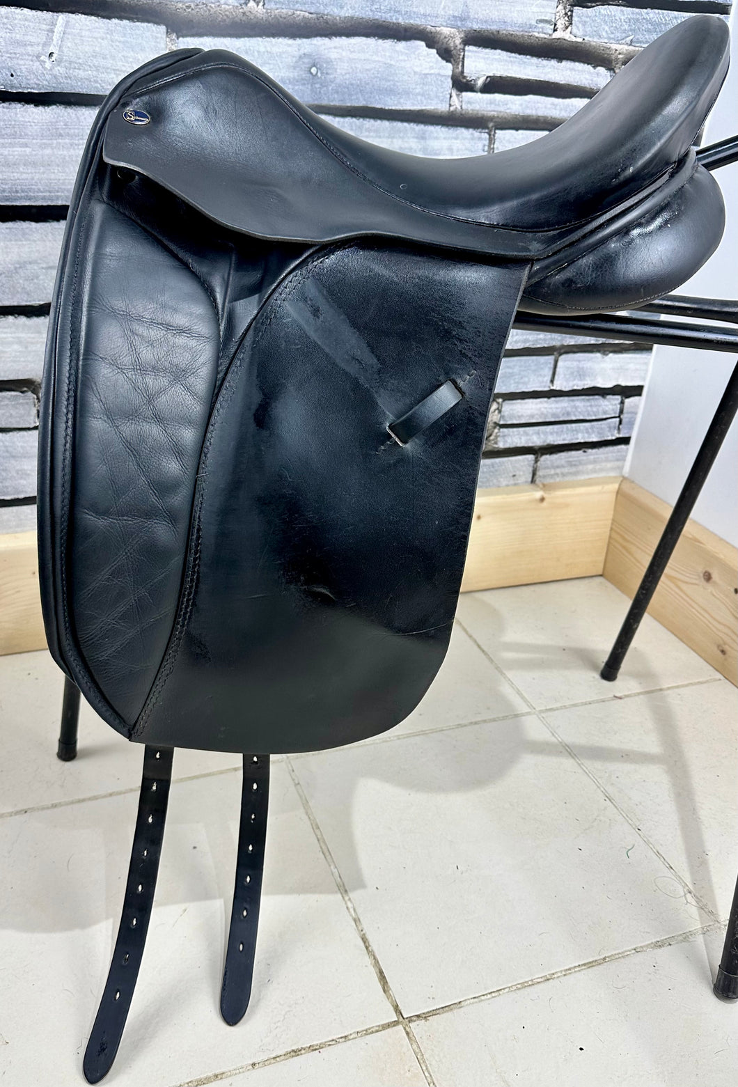 17” Wide Silhouette Dressage Saddle - Black