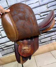 Load image into Gallery viewer, 17 1/2” 32/Wide Stubben Tristan Show/Working Hunter Saddle - Brown - Lightly Used