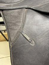 Load image into Gallery viewer, 17” Wide Thorowgood Griffin Cob GP Saddle - Black - Lightweight Synthetic - Flat Tree - 4 Straps