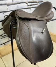 Load image into Gallery viewer, 16 1/2” Wide/Changeable Gullet Wintec Pony GP Saddle - Brown