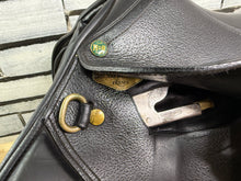 Load image into Gallery viewer, 17-17 1/2” MW Henri De Rivel Jump Saddle - Black