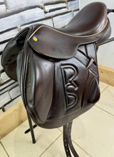 Load image into Gallery viewer, 16 1/2” Wide R.S. Saddles Excelle Monoflap Jump Saddle - Brown