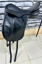 Load image into Gallery viewer, 17” Medium Kieffer Wien DL Dressage Saddle - Black