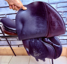Load image into Gallery viewer, 17 1/2” B/29 (Medium) Stubben Siegfried II Jumping/XC Saddle - Brown