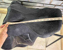 Load image into Gallery viewer, 17” XW Thorowgood Griffin Cob GP Saddle - Black - Extra Wide - Flat Tree - 4 Straps