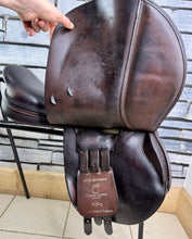 Load image into Gallery viewer, 17 1/2” MW Frank Baines Elan Close Contact Jump Saddle - Brown