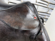 Load image into Gallery viewer, 17 1/2” Medium Albion Kontrol Forward Flap Jump Saddle - Brown