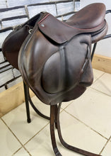 Load image into Gallery viewer, 16 1/2” MW Childeric CFSC Monoflap Jump Saddle - Brown