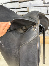 Load image into Gallery viewer, 17 1/2” XXW Thorowgood Griffin Cob GP Saddle - Black - Extra Wide - Flat Tree - 4 Straps