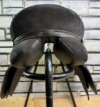 Load image into Gallery viewer, 17” Narrow Thorowgood Griffen High Wither GP Saddle-Black