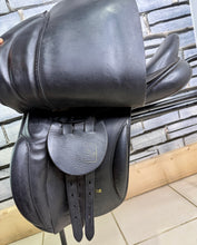 Load image into Gallery viewer, 17 1/2” XW Oakfield Santana WH Saddle - Black