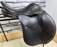 Load image into Gallery viewer, 17” Wide Jeffries Falcon Hawk Event Saddle - Black