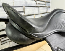 Load image into Gallery viewer, 16 1/2” Medium Eclipse Leather &amp; Synthetic GP Saddle - Black