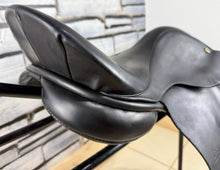 Load image into Gallery viewer, 17” Wide Dever Cob GP Saddle - Black