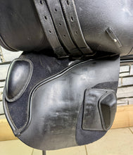 Load image into Gallery viewer, 17” Medium/Changeable Gullet Bates Caprilli Jump Saddle - Black