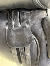 Load image into Gallery viewer, 17 1/2” Medium/Changeable Gullet Bates Caprilli GP Saddle - Black