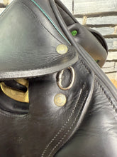 Load image into Gallery viewer, 17 1/2” MW Devoucoux Socca Jump Saddle - Black
