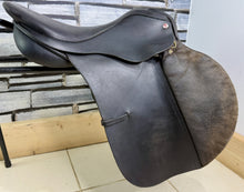 Load image into Gallery viewer, 17 1/2” Medium Albion Legend Jump Saddle - Brown