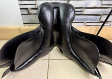 Load image into Gallery viewer, 17 1/2” Extra Wide M&amp;J Saddlery English GP Saddle - Black - XW Cob Tree