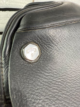 Load image into Gallery viewer, 17 1/2” Medium Albion Platinum Ultima Genesis Dressage Saddle - Black