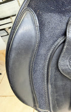 Load image into Gallery viewer, 17” Medium/Changeable Gullet Bates Caprilli GP Saddle - Black Leather