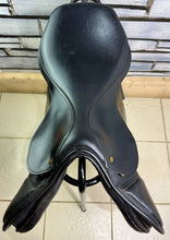 Load image into Gallery viewer, 17 1/2” MN English Made Jump/Hunt/XC Saddle - Black - TB/Ex Racer - Teamchasing