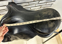 Load image into Gallery viewer, 17 1/2” MN Albion Selecta GP Saddle - Black