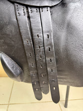 Load image into Gallery viewer, 17-17 1/2” MW Henri De Rivel Jump Saddle - Black