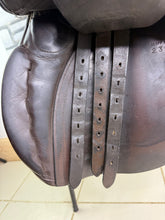 Load image into Gallery viewer, 17” Medium Kings Saddley VSD Saddle - Brown