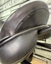 Load image into Gallery viewer, 17” MW Black Country WH/VSD Saddle - Dark Havana/Black
