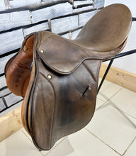 Load image into Gallery viewer, 17 1/2” MN (Fit 28) Stubben Parzival GP Saddle - Brown