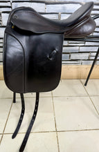 Load image into Gallery viewer, 17 1/2” MW Farrington Kentucky Dressage Saddle - Brown