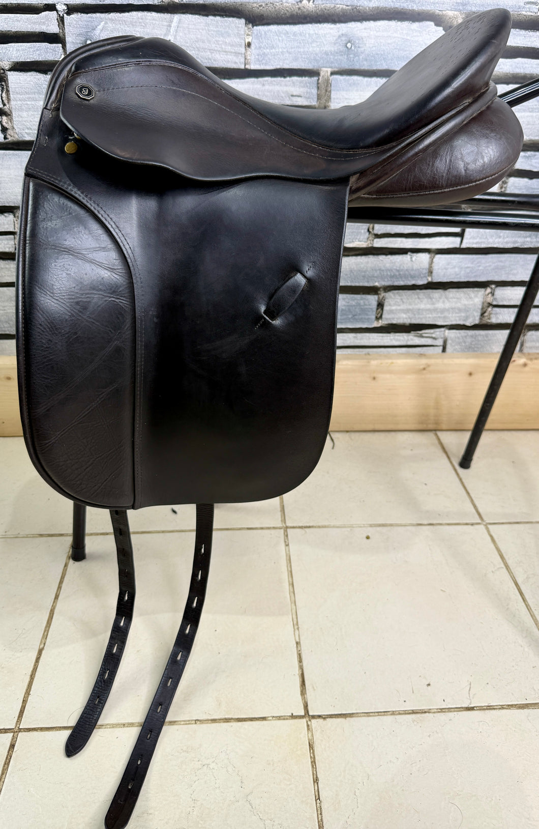 17 1/2” MW Farrington Kentucky Dressage Saddle - Brown