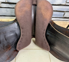 Load image into Gallery viewer, 17 1/2” MN Humphries &amp; Swain Holistic Saddlery GP/Jump Saddle - Brown