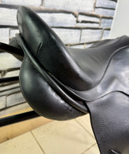 Load image into Gallery viewer, 17” XXW Hamilton Balance GP Saddle - Black - 7X Wide