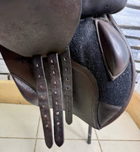 Load image into Gallery viewer, 17” MW Jeffries Falcon One GP/Jump/Event Saddle - Brown - Square Cantle