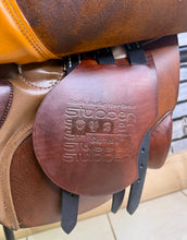Load image into Gallery viewer, 17 1/2” B (Medium) Stubben Siegfried II Jump Saddle - Tan