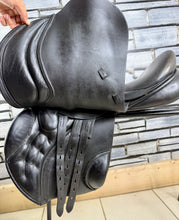Load image into Gallery viewer, 17 1/2” Wide  Black Country Wexford Jump Saddle - Black