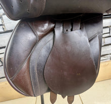 Load image into Gallery viewer, 17 1/2” Wide R&amp;R Ideal Event/Grandee Saddle - Brown